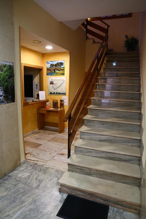Hostal Muralla Plasencia Exterior foto